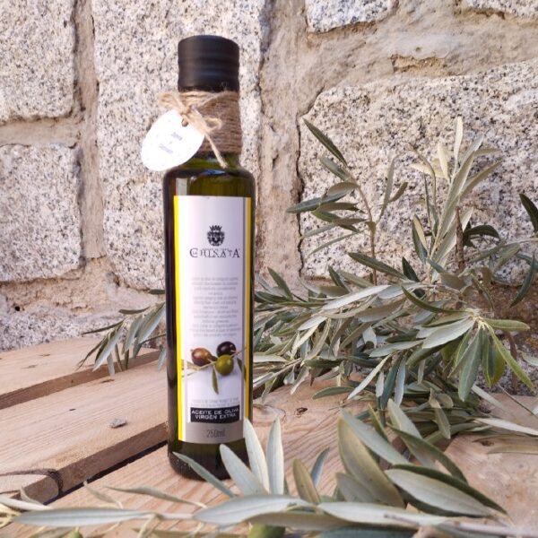 Botella aceite oliva virgen extra detalle invitados